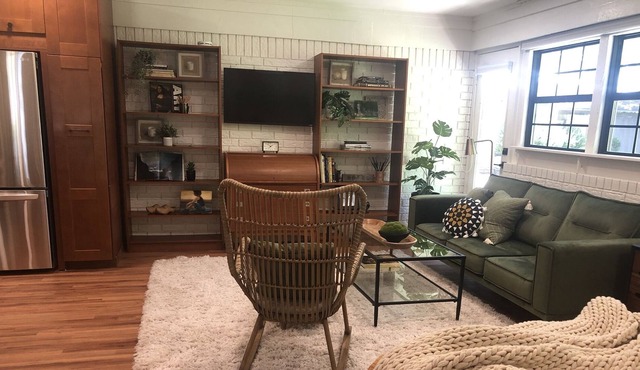 Beautiful Private Studio-Full Kitchen, W/D