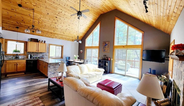 Beautiful private Tainter Lake Retreat in Western WI. Sleeps 10