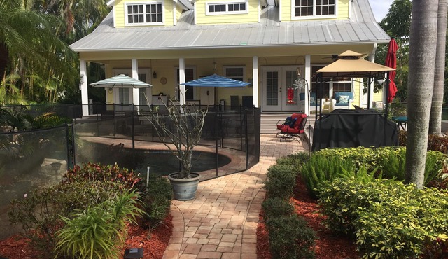 Beautiful private home Heated pool/waterfall & only 5 min to the local beaches.