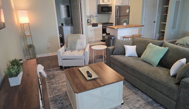 Beautiful private 1-bedroom studio with full kitchen in delightful Kernersville