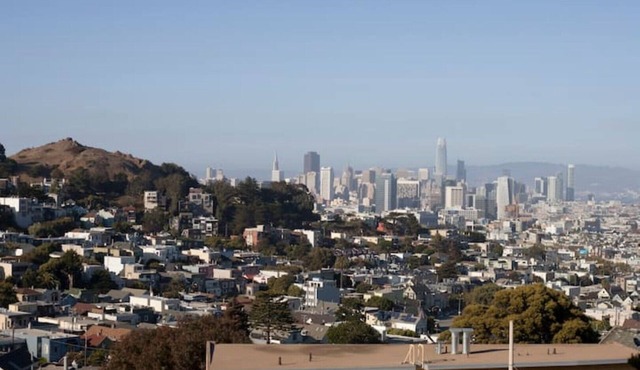 Beautiful Private Studio Apartment With Stunning 360 View of Downtown