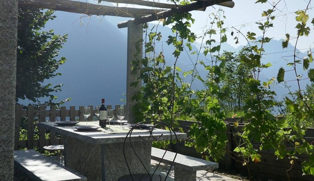 Beautiful private villa for 4 guests with WIFI, TV, pets allowed and panoramic view