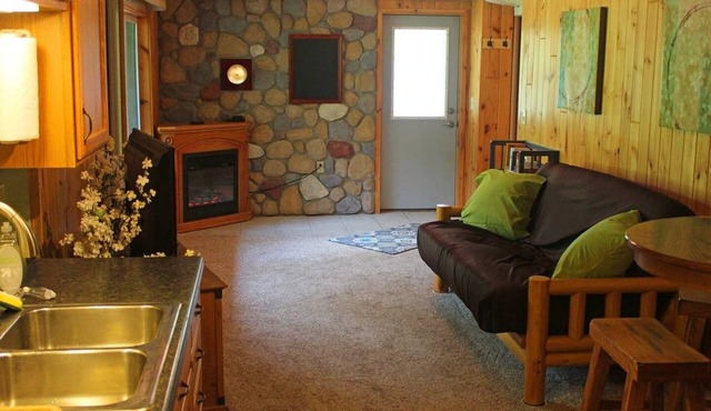 Beautiful, private vacation space. Cabin feel right outside the city!