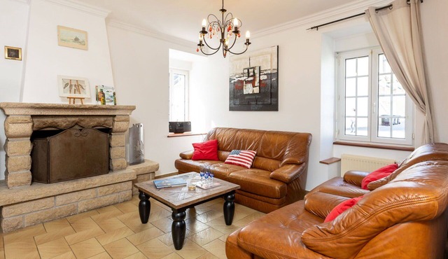 Beautiful private villa for 10 guests with WIFI, TV, terrace and pets allowed