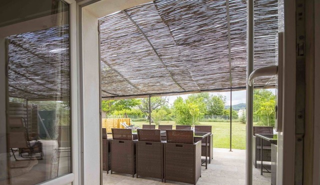 Beautiful private villa for 6 guests with WIFI, private pool, A/C, TV, patio and parking