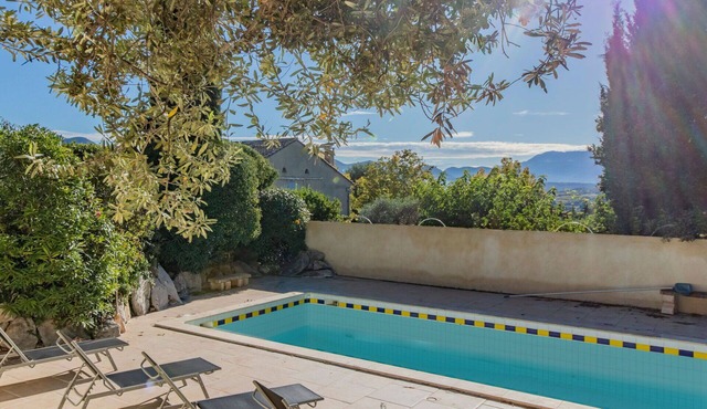 Beautiful private villa for 6 people with WIFI, private pool, TV, terrace and parking