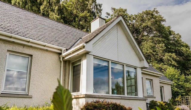 Beautiful private villa for 2 guests with WIFI, TV, pets allowed and parking