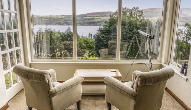 Beautiful private villa for 2 people with WIFI, TV, pets allowed and parking