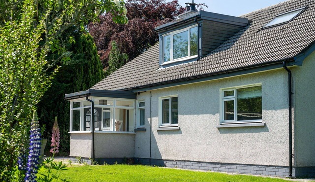 Beautiful private villa for 8 guests with hot tub, WIFI, TV, patio, panoramic view and parking