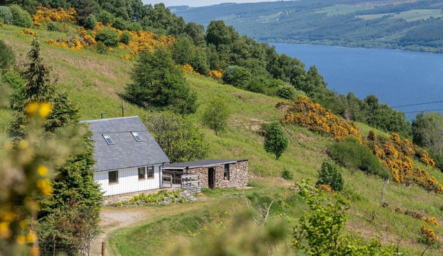 Beautiful private villa for 7 guests with WIFI, TV, patio and pets allowed