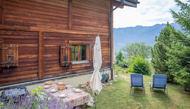 Beautiful private villa for 6 guests with WIFI, TV, balcony, pets allowed and panoramic view