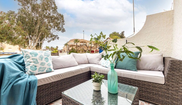 Beautiful private villa for 4 people with WIFI, A/C, TV, patio and pets allowed