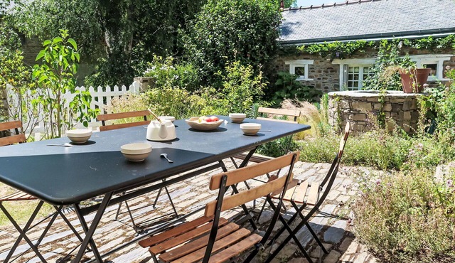 Beautiful private villa for 6 people with WIFI