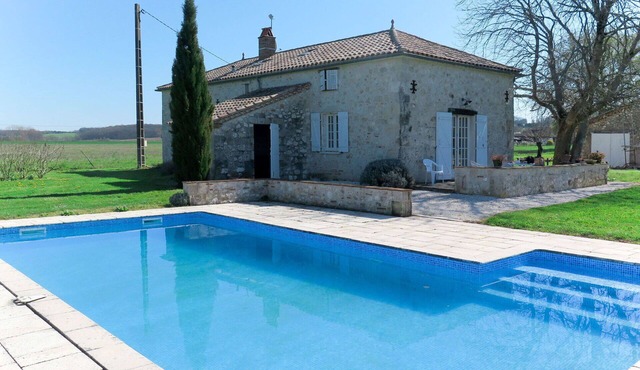 Beautiful private villa for 6 people with WIFI, private pool, TV, terrace, pets allowed and park.