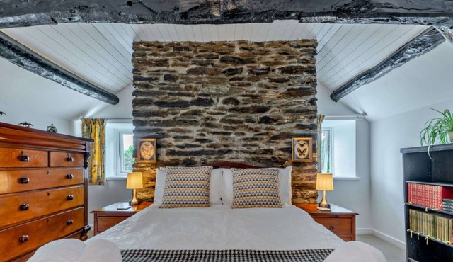 Beautiful private villa for 3 guests with TV, patio, pets allowed and parking