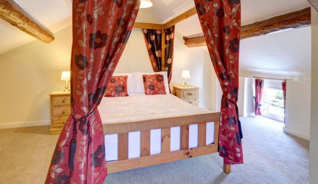 Beautiful private villa for 3 guests with WIFI, TV, patio and parking