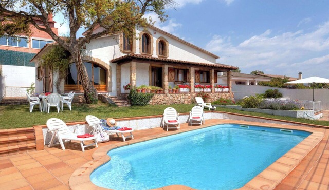 Beautiful private villa for 8 people with private pool, WIFI, TV, terrace and panoramic view