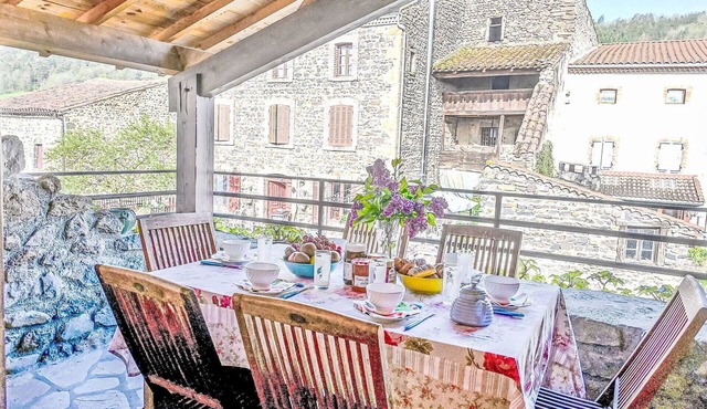 Beautiful private villa for 6 guests with WIFI, TV, terrace and pets allowed