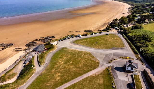 Beautiful private villa for 6 guests with WIFI, TV, patio and parking