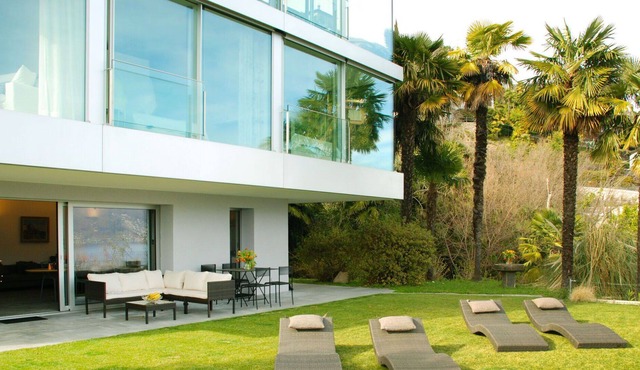 Beautiful private villa for 4 people with WIFI, TV, patio, pets allowed, panoramic view and park...