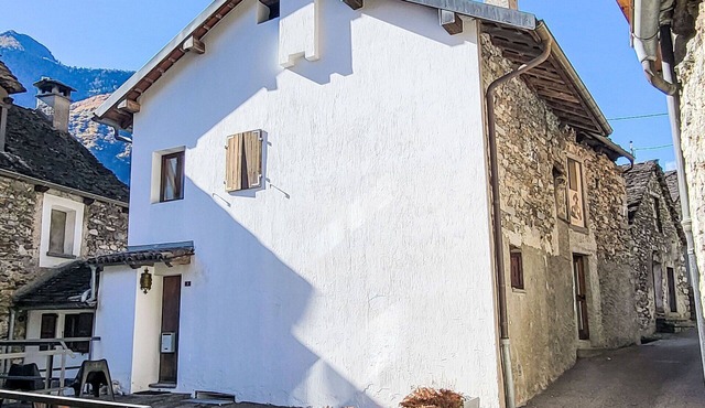 Beautiful private villa for 4 people with patio and pets allowed