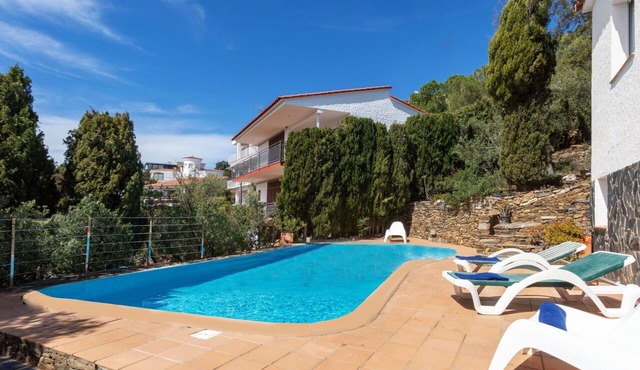 Beautiful private villa for 10 people with WIFI, private pool, TV, terrace and pets allowed
