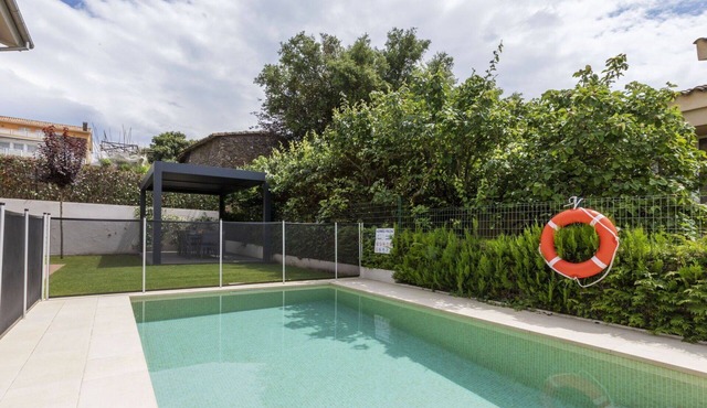 Beautiful private villa for 7 people with A/C, private pool, WIFI, TV and patio