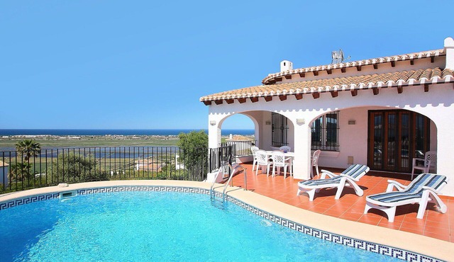 Beautiful private villa for 8 guests with A/C, private pool, WIFI, TV, terrace and panoramic view