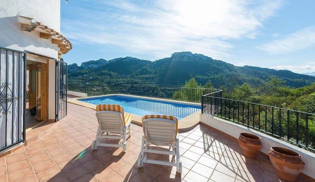 Beautiful private villa for 7 people with private pool, A/C, WIFI, TV and terrace