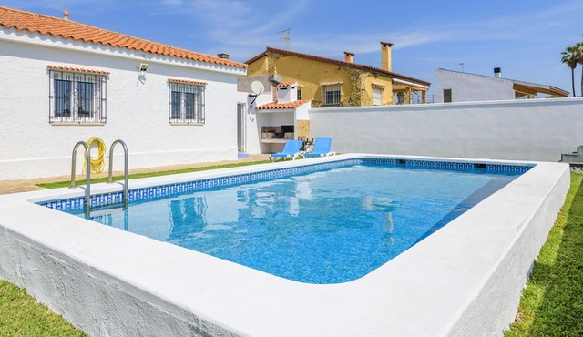 Beautiful private villa for 6 people with WIFI, private pool, TV, terrace, pets allowed and park...