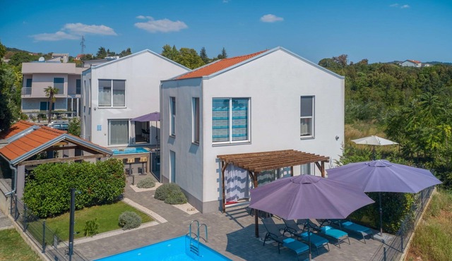 Beautiful private villa for 16 guests with A/C, hot tub, WIFI, private pool, TV, terrace and par...
