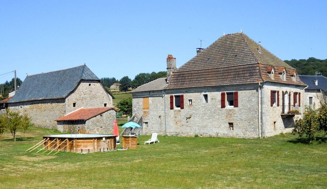 Beautiful private villa with WIFI, private pool, TV, terrace, pets allowed, panoramic view, parking