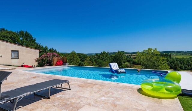 Beautiful private villa for 6 guests with private pool, WIFI, TV, terrace and panoramic view
