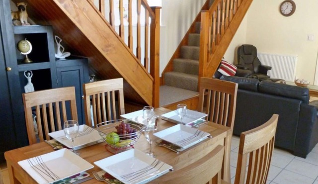 Beautiful private villa for 6 guests with WIFI, TV, patio, pets allowed and parking