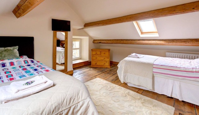 Beautiful private villa for 10 people with WIFI, hot tub, TV, patio, panoramic view and parking