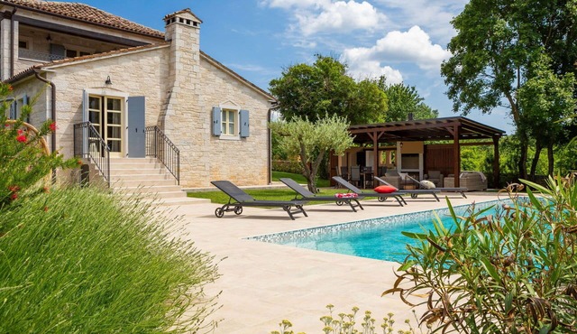 Beautiful private villa with A/C, private pool, WIFI, TV, terrace, pets allowed and panoramic view