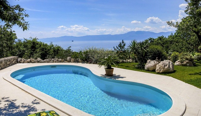 Beautiful private villa for 8 guests with WIFI, private pool, A/C, TV, terrace and pets allowed