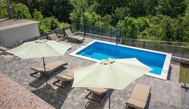 Beautiful private villa for 10 guests with A/C, WIFI, private pool, TV and terrace