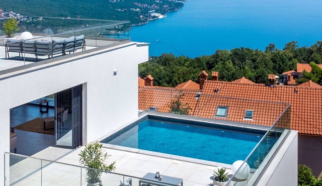 Beautiful private villa for 10 people with private pool, A/C, WIFI, TV, terrace and pets allowed