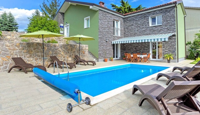 Beautiful private villa for 6 people with WIFI, A/C, private pool, TV, terrace and parking