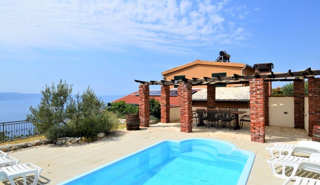 Beautiful private villa with private pool, A/C, WIFI, TV, patio, pets allowed and parking
