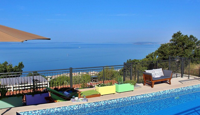Beautiful private villa with private pool, WIFI, A/C, TV, terrace, pets allowed and parking