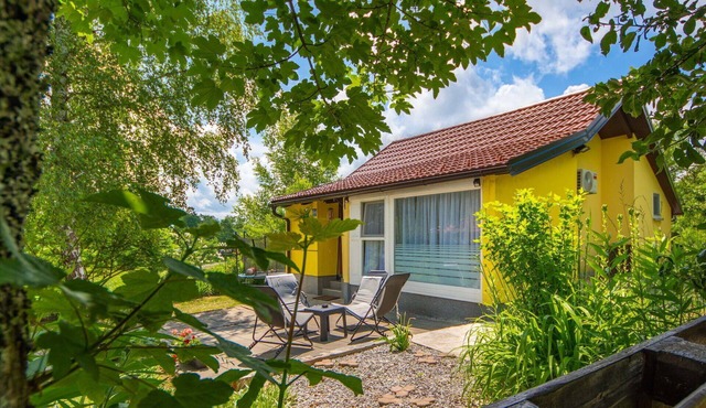 Beautiful private villa for 4 guests with A/C, WIFI, private pool, TV, terrace and pets allowed