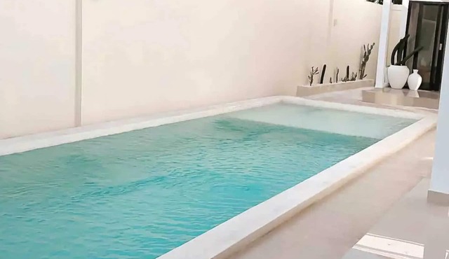 Beautiful private villa w/stunning pool, daily cleaners, chef and driver