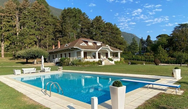 Beautiful property on Lake Bourget / Beautiful Heritage lake property