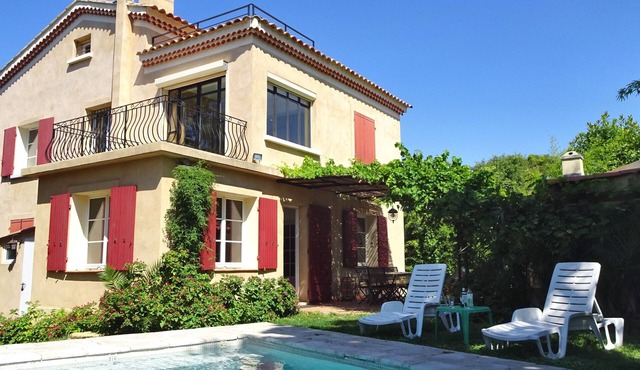 Beautiful Provencal villa, 5mn walk to the beach, garden and private pool