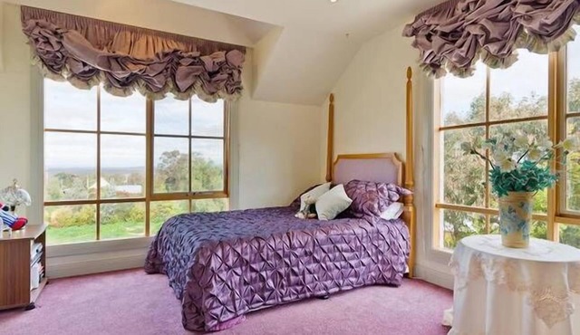 Beautiful Property- for longer stays sleeps