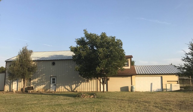 Beautiful Property on Large Land near AT&T Stadium, six flags, Verizon center.