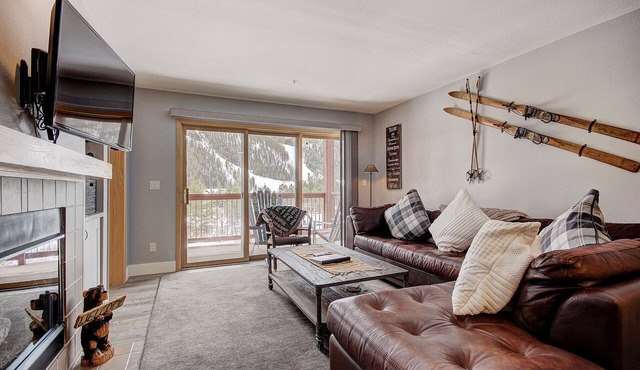 Beautiful Property/Stunning Views/Walk to the Slopes/Shared Hot Tub