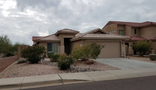 Beautiful Property with Jacuzzi In Buckeye Sleeps 8